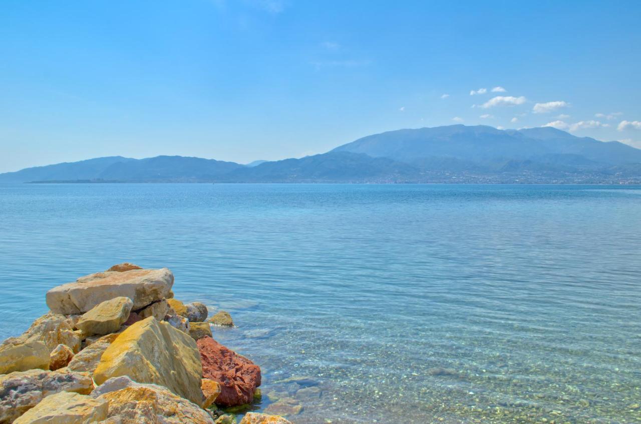Epipleon Luxury Suites -105- Δωμάτιο 35Τμ Με Βεράντα 35Τμ Μπροστά Στη Θάλασσα Nafpaktos Bagian luar foto