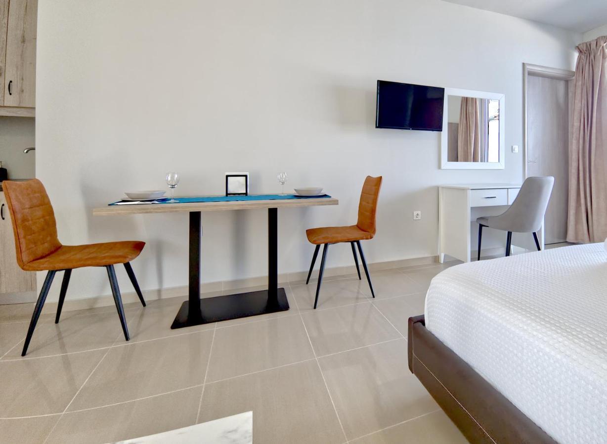 Epipleon Luxury Suites -105- Δωμάτιο 35Τμ Με Βεράντα 35Τμ Μπροστά Στη Θάλασσα Nafpaktos Bagian luar foto